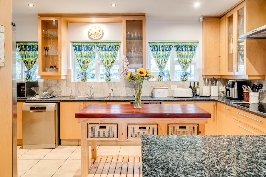 6 Bedroom Property for Sale in Pinelands Western Cape